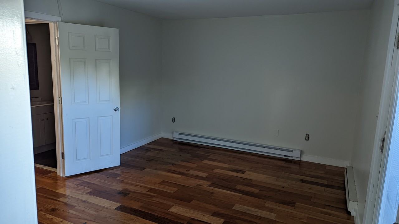 75 Penn St #A - Photo 2 of 7