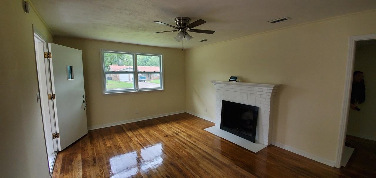 854 Allison St #1 - Photo 4 of 21