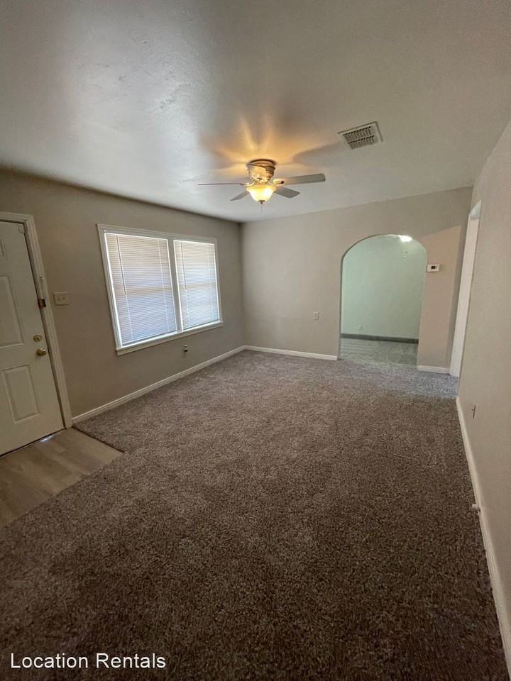 4606 32nd St - Photo 3 of 7