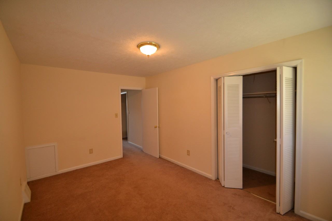 115 Carman Ave. - Photo 2 of 11