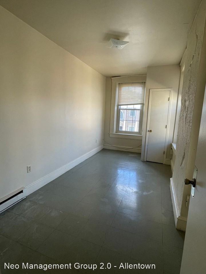 302 West Main Street - Photo 3 of 18