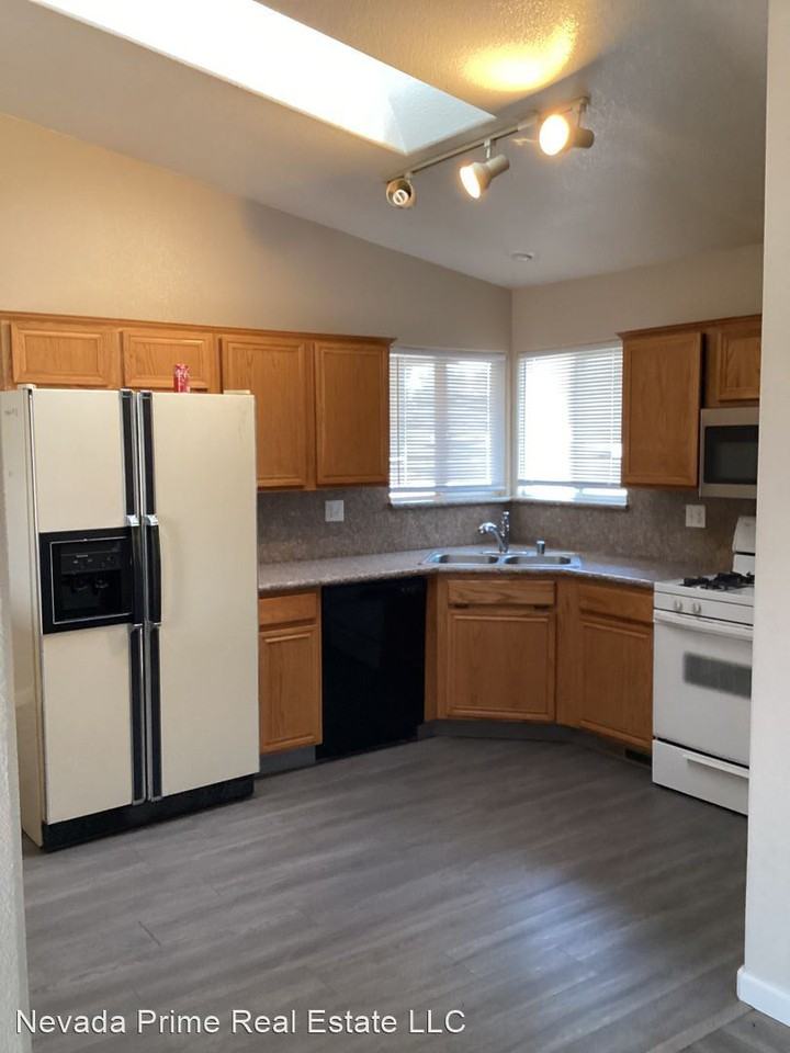 520 Shadow Ln - Photo 2 of 16