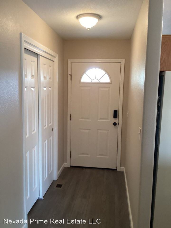 520 Shadow Ln - Photo 3 of 16