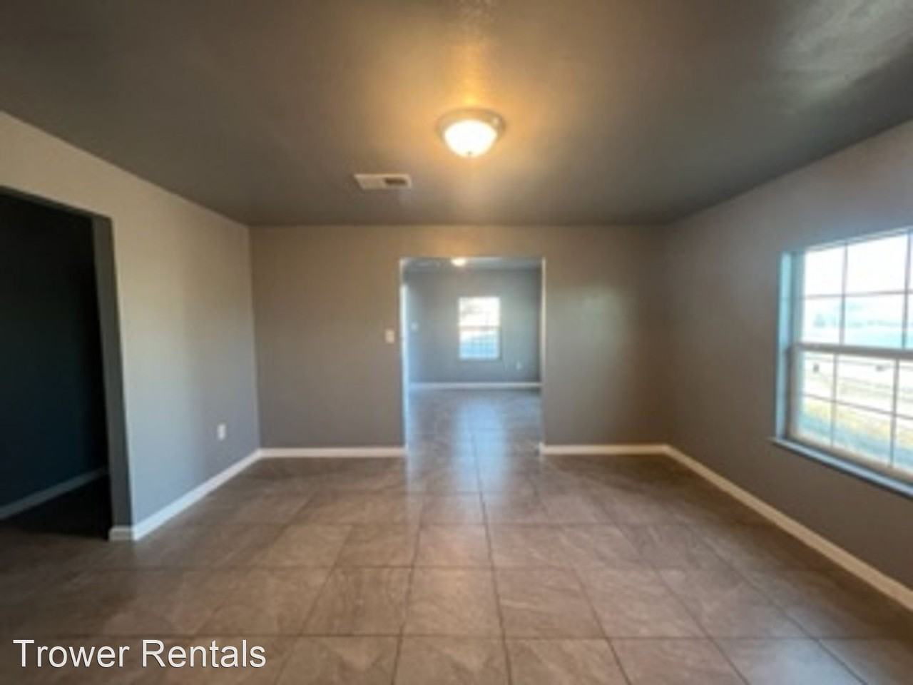 302 N Main St - Photo 3 of 17