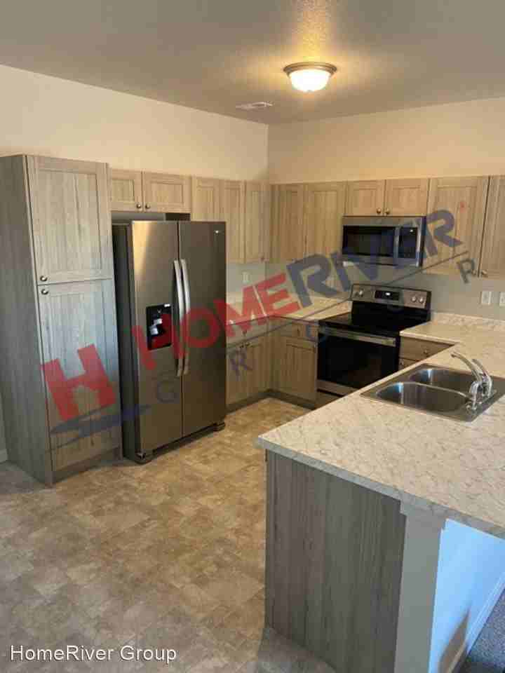 3206 Thunderhead Dr - Photo 2 of 10