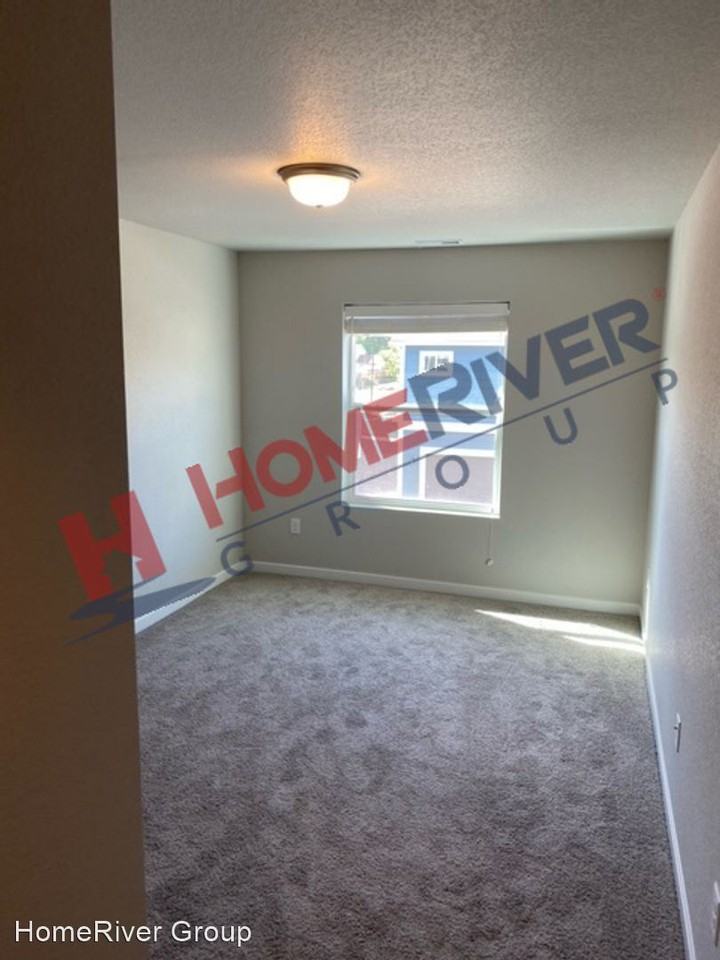 3206 Thunderhead Dr - Photo 3 of 10