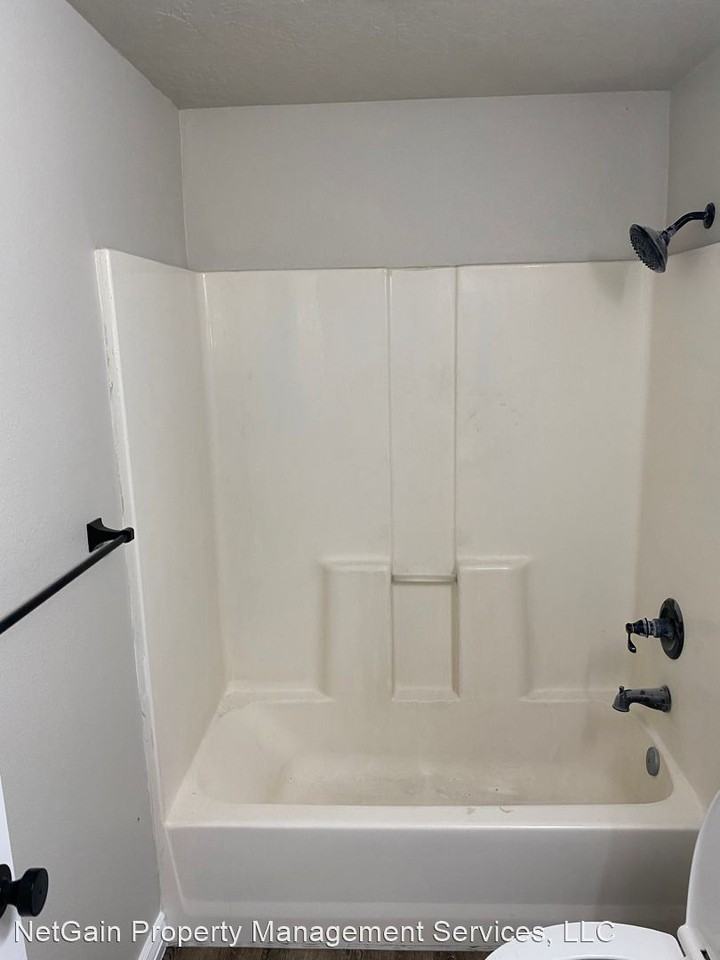 1433 S 625 W - Photo 3 of 6