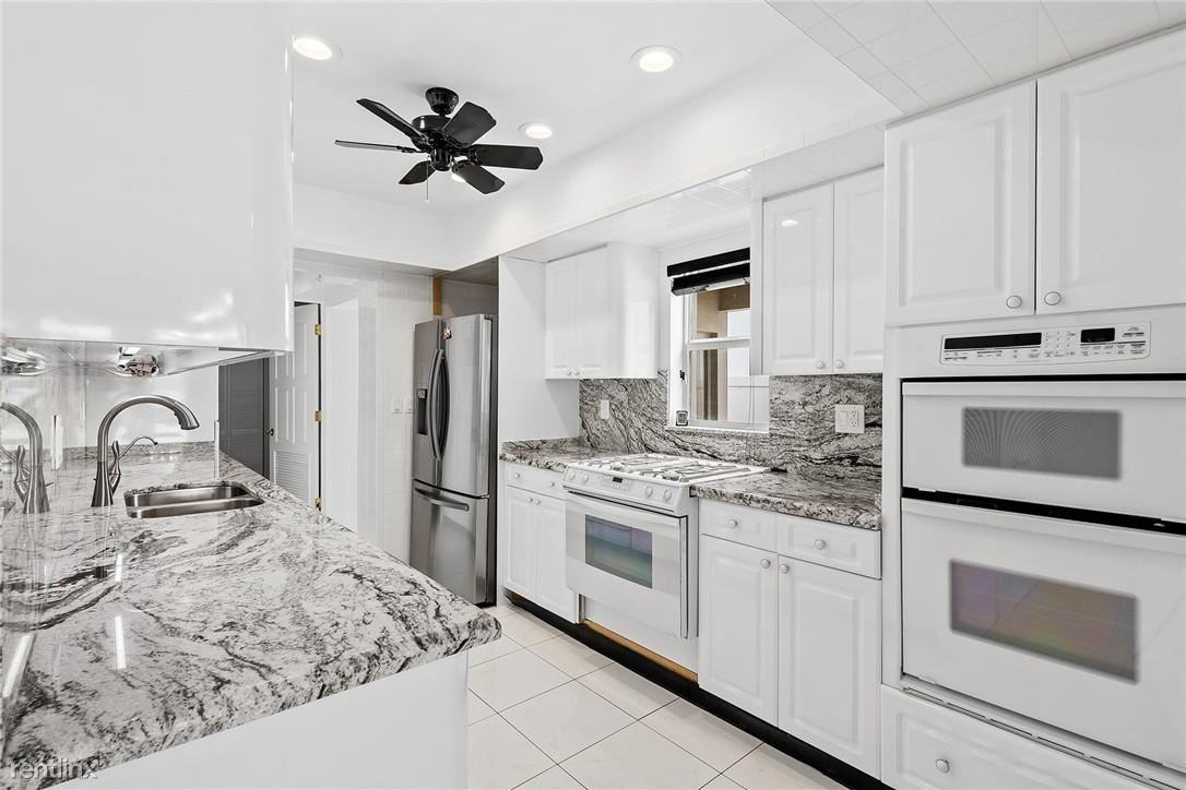 234 Plaza Las Olas - Photo 2 of 20