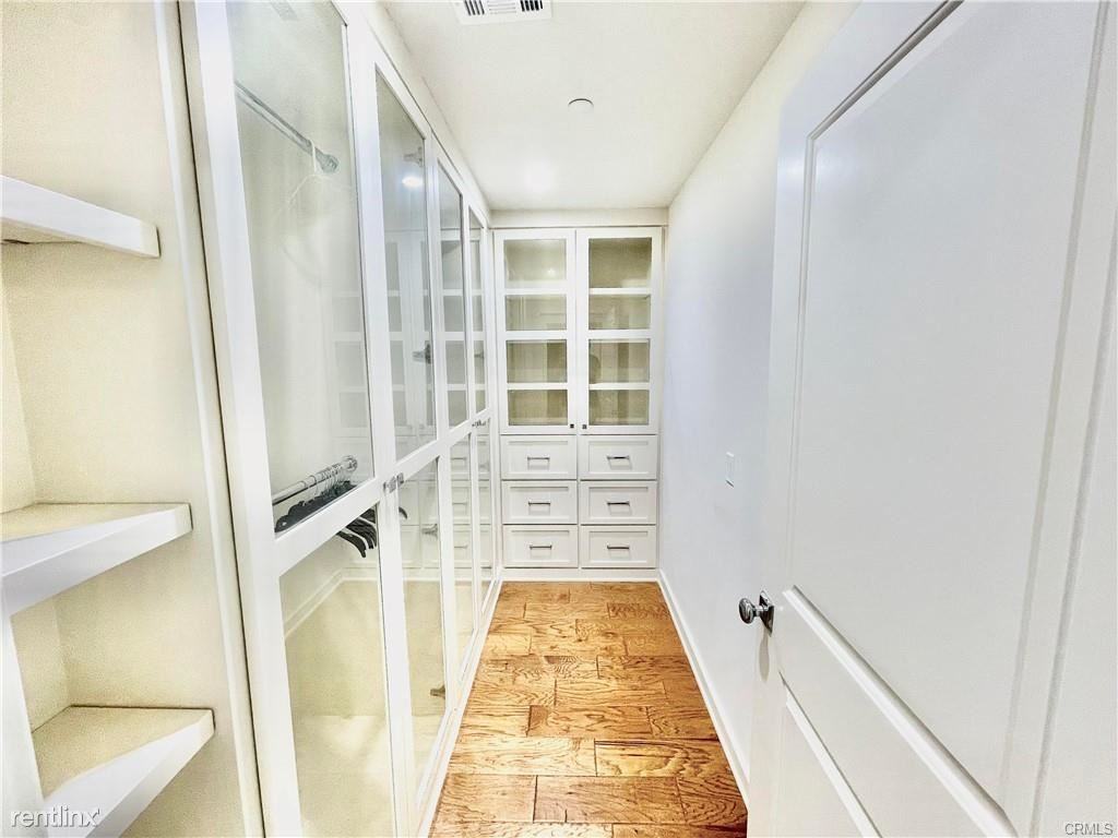 705 S Mentor Ave - Photo 3 of 9