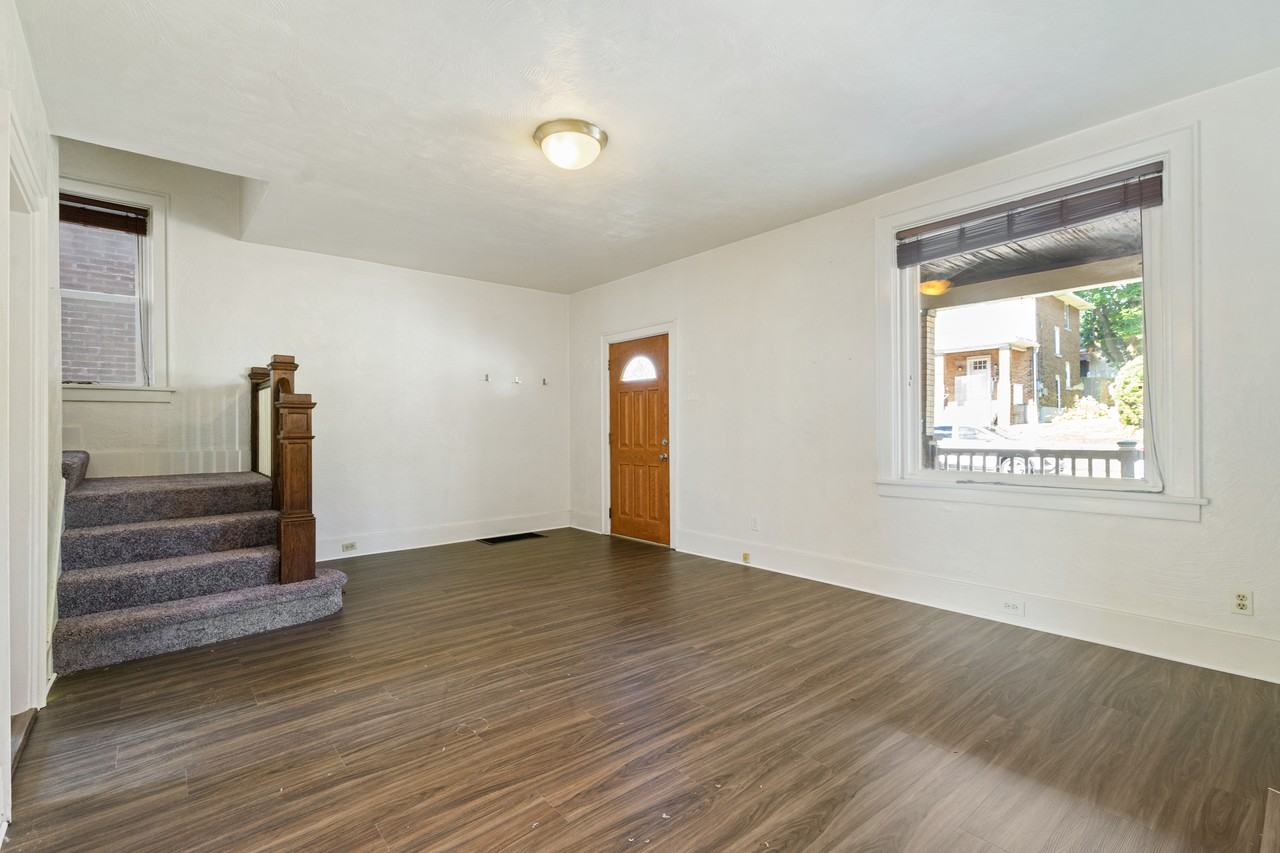 1305 Wisconsin Ave - Photo 4 of 18