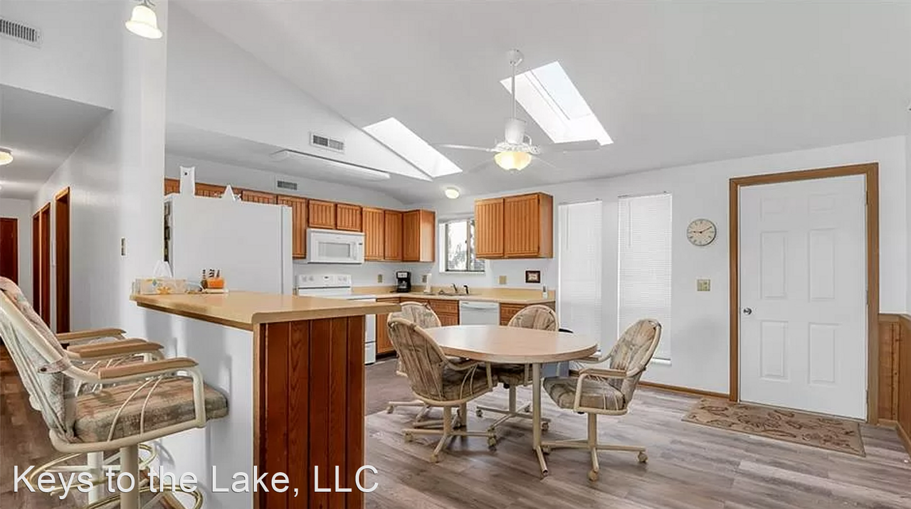 821 Winn Rd #10L - Photo 2 of 14