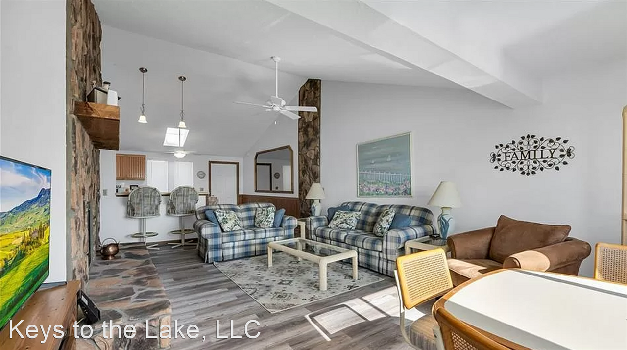 821 Winn Rd #10L - Photo 3 of 14