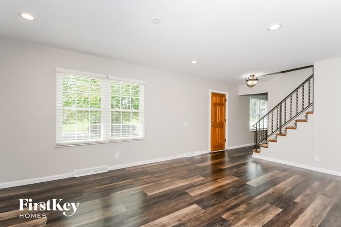 3235 Bainburry Ct - Photo 3 of 15