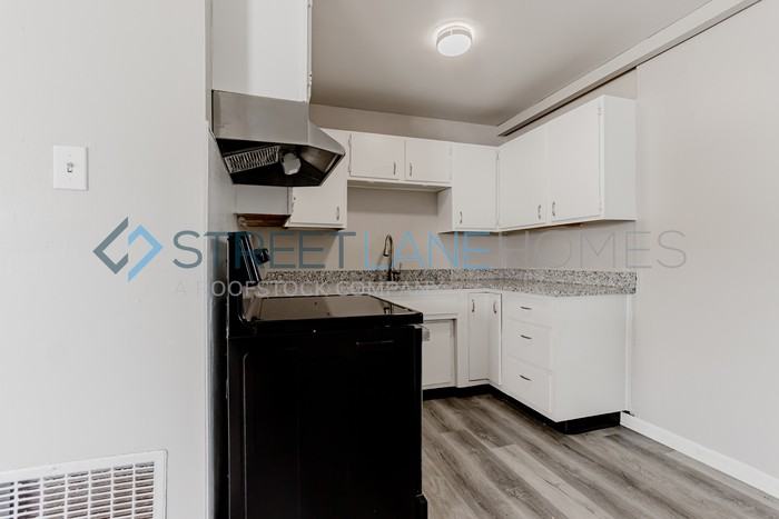 2718 W 18th St - Photo 3 of 15