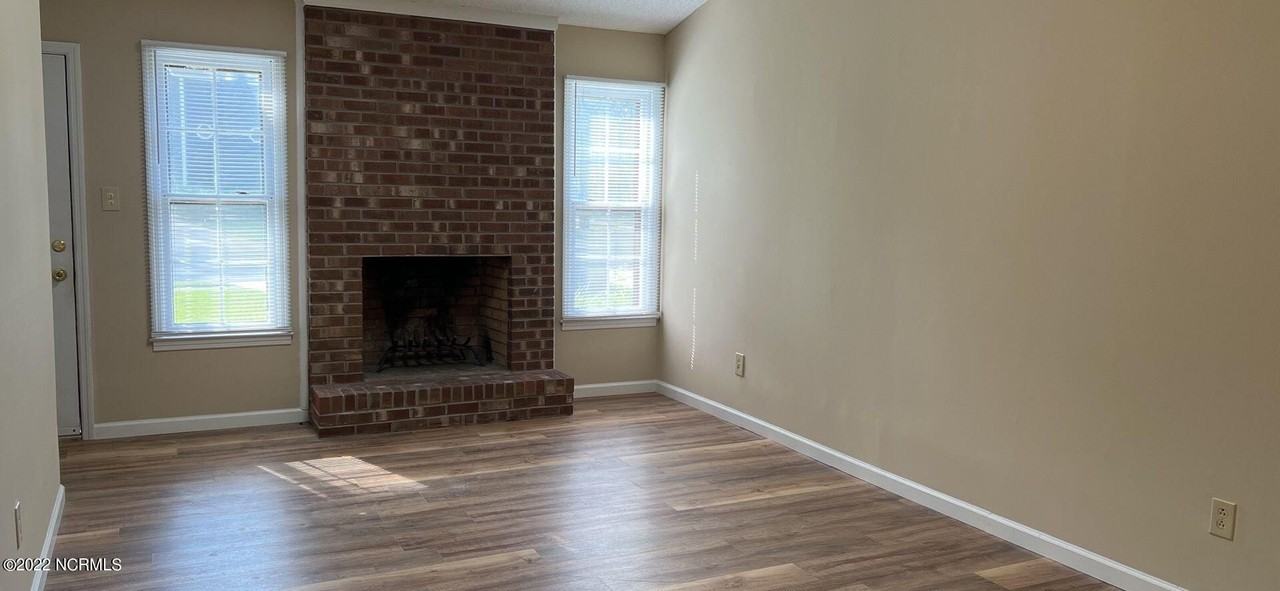 315 West Frances Street - Photo 3 of 5