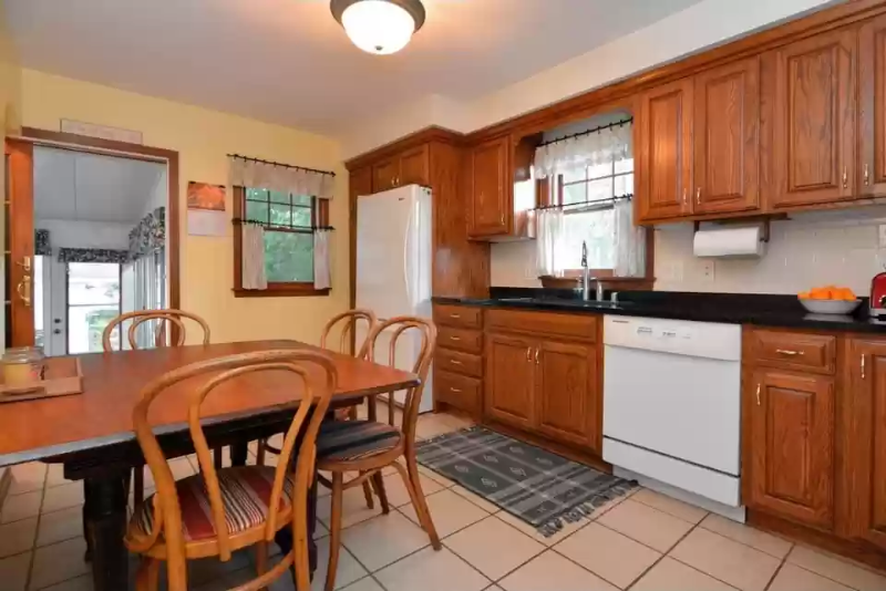 3402 Burke Ave - Photo 3 of 10