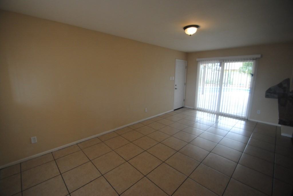 15002 N 35th Ave - Photo 3 of 13