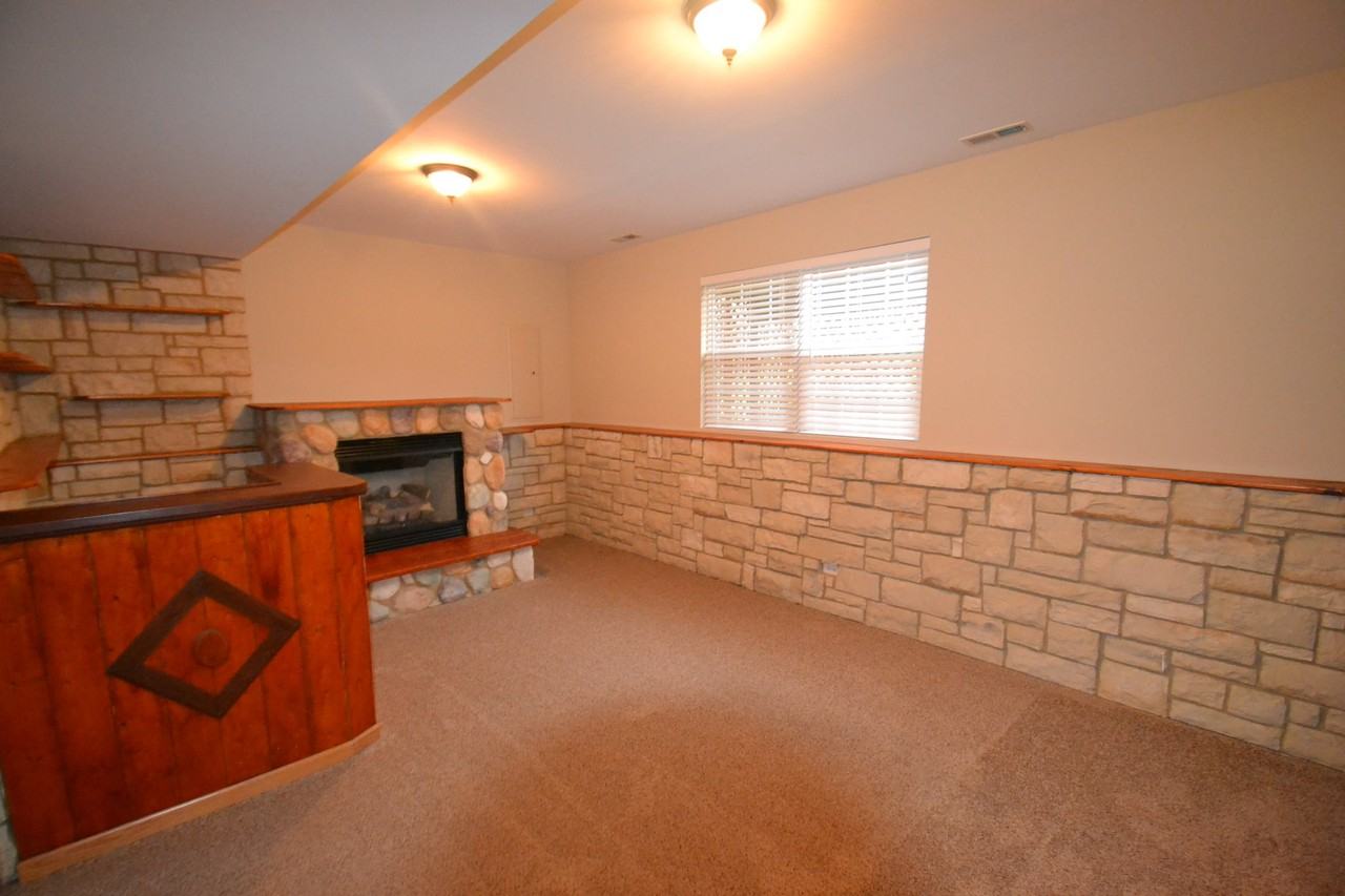 25448 Bonner Rd - Photo 2 of 9