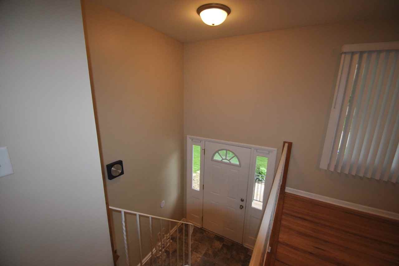 938 Yorkshire Ln - Photo 2 of 13