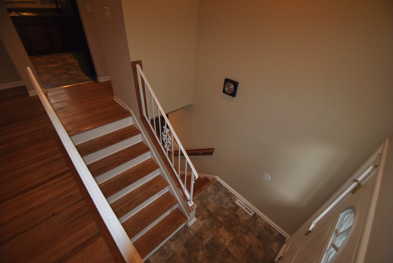 938 Yorkshire Ln - Photo 3 of 13