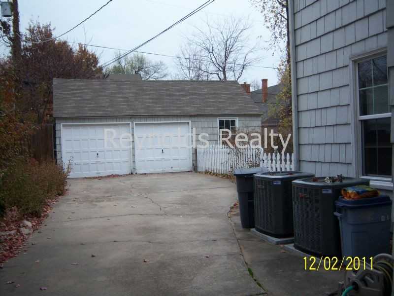 2539 S Cincinnati Ave - Photo 2 of 13