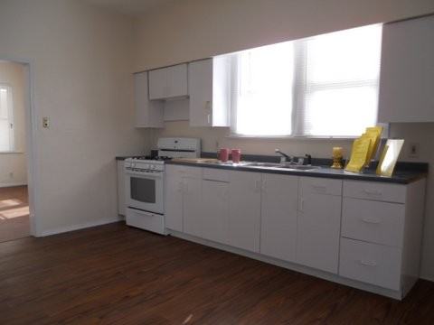 651 N 39th St - Photo 3 of 10