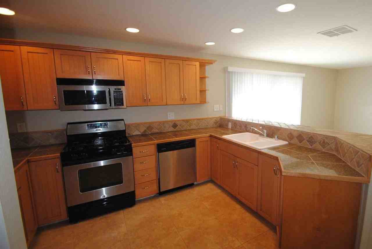 1427 Tiffany Cir - Photo 2 of 7