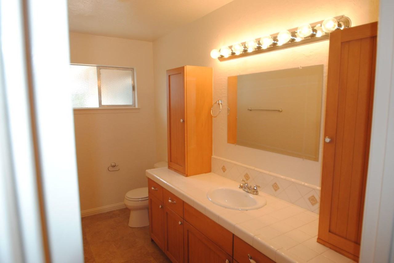 1427 Tiffany Cir - Photo 3 of 7