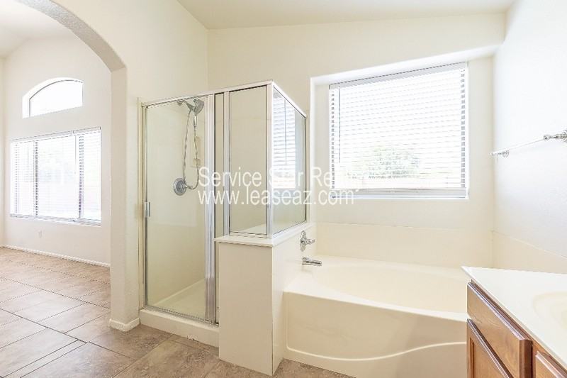8414 S 48th Ln - Photo 4 of 38