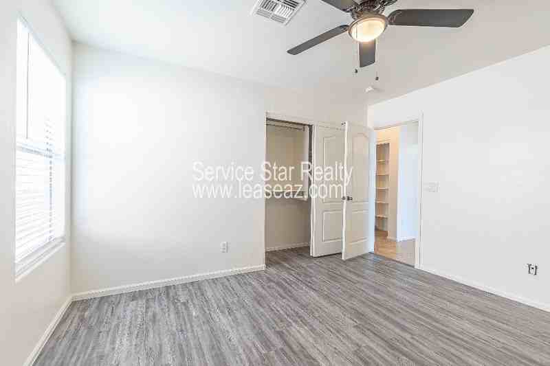 8414 S 48th Ln - Photo 5 of 38