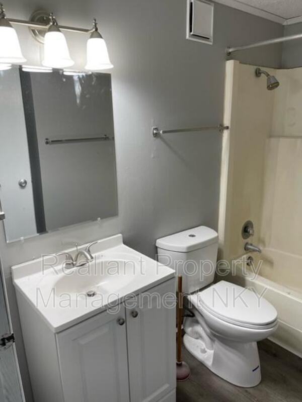 601 Amhurst Dr - Photo 2 of 10