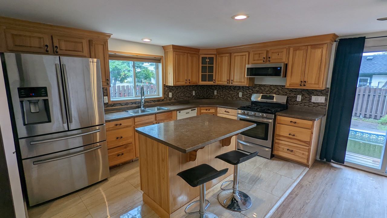 712 Lakeshore Rd. Fort Erie, ON - Photo 2 of 19