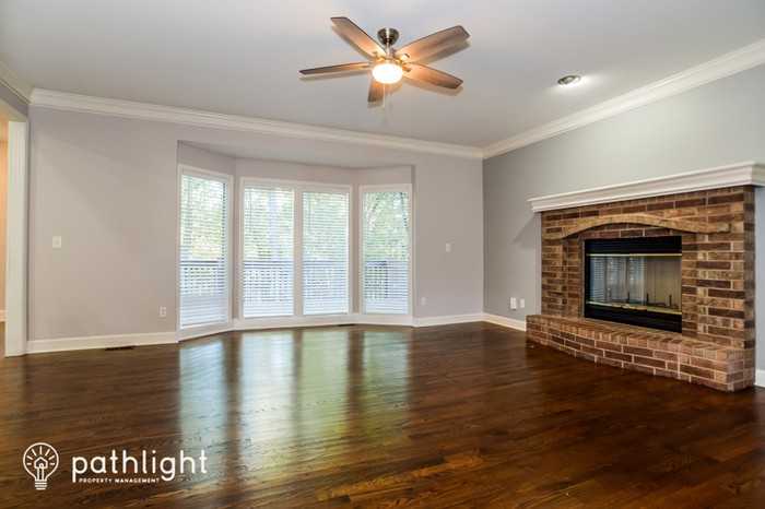 2213 Se 5th St - Photo 3 of 19