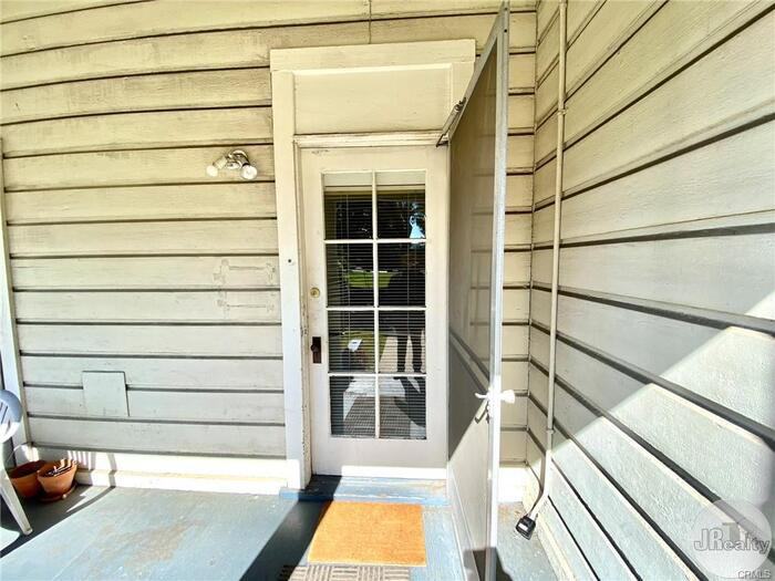 209 S Michigan Ave - Photo 2 of 16