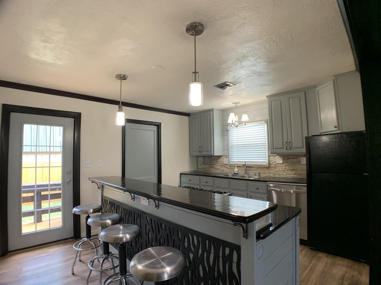 824 E Symmes St #1 - Photo 3 of 14