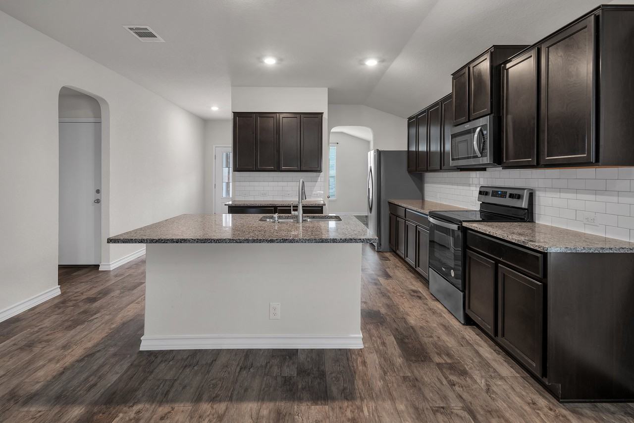 418 Sabine River #1 - Photo 4 of 11