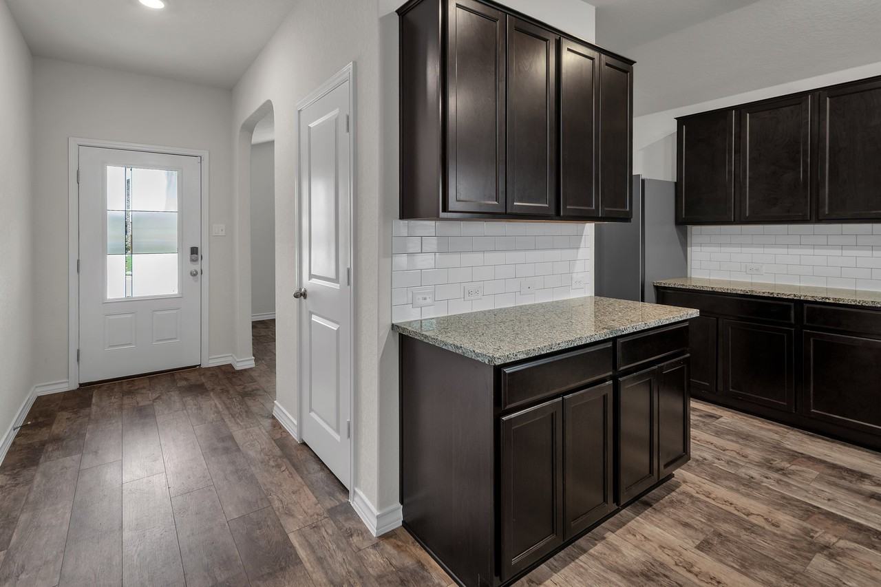 418 Sabine River #1 - Photo 5 of 11