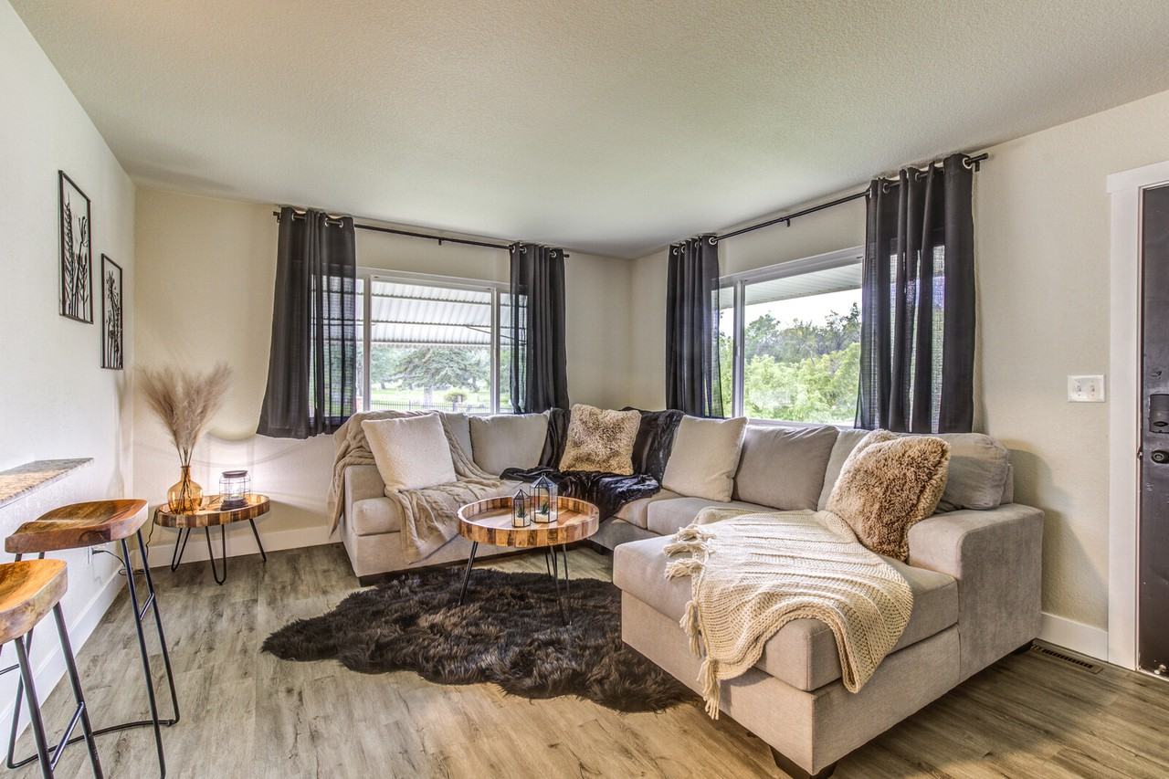 345 S Fenway St - Photo 4 of 14