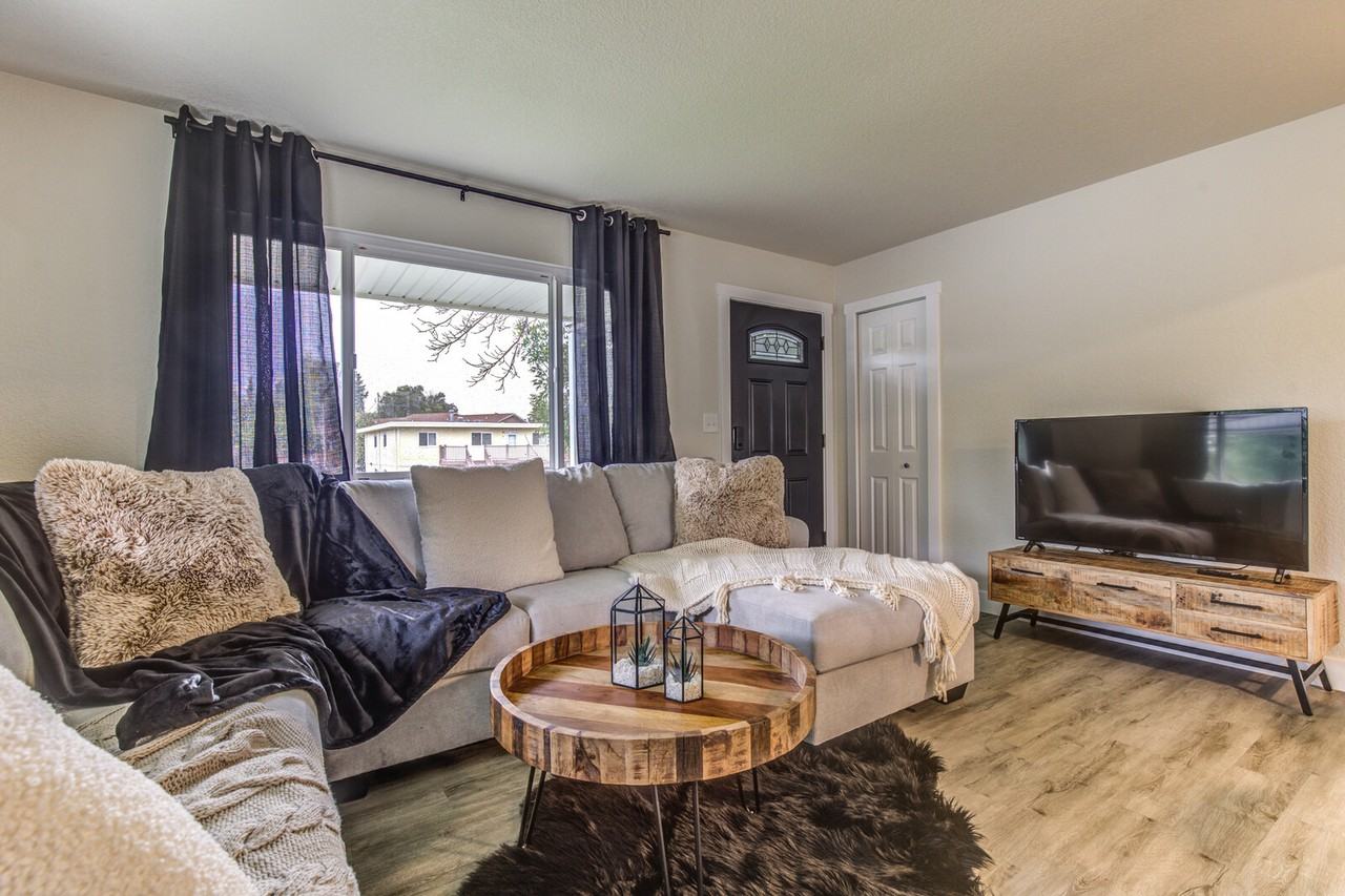 345 S Fenway St - Photo 5 of 14