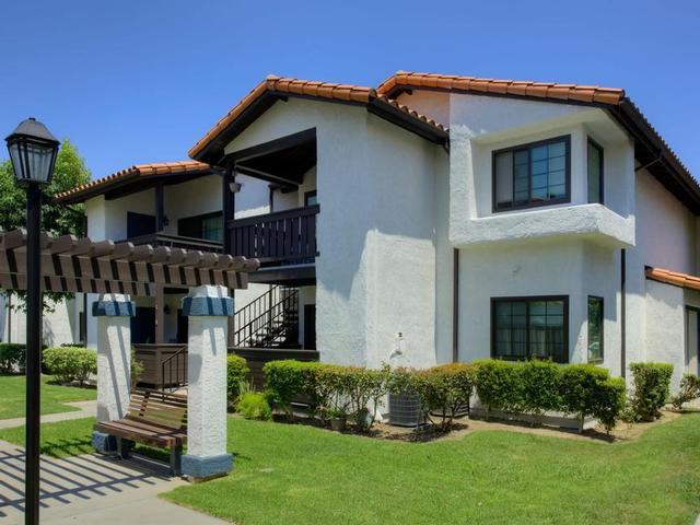 10829 Fulton Wells Ave - Photo 5 of 11