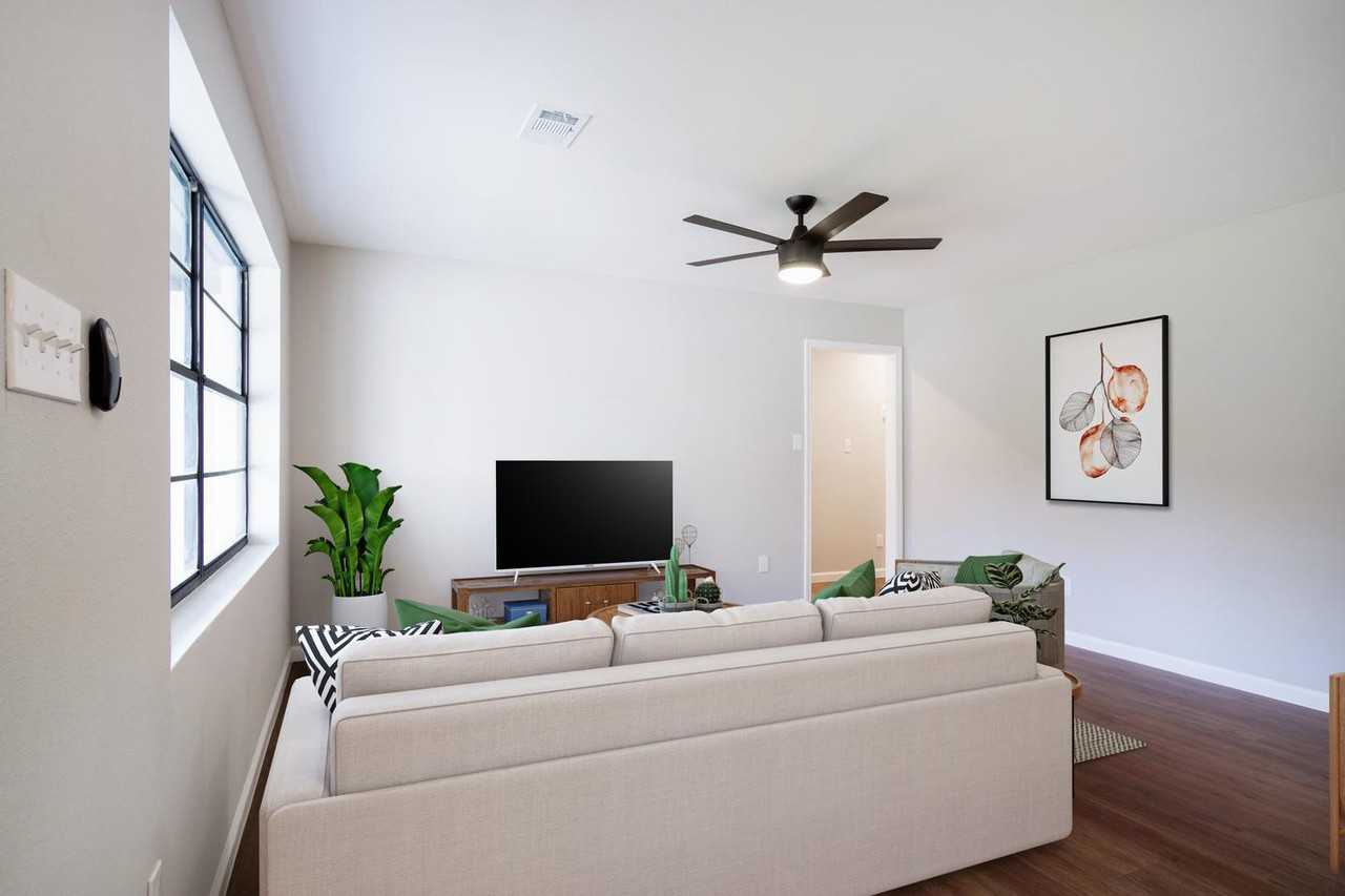 1325 Cloverdale Dr - Photo 2 of 17