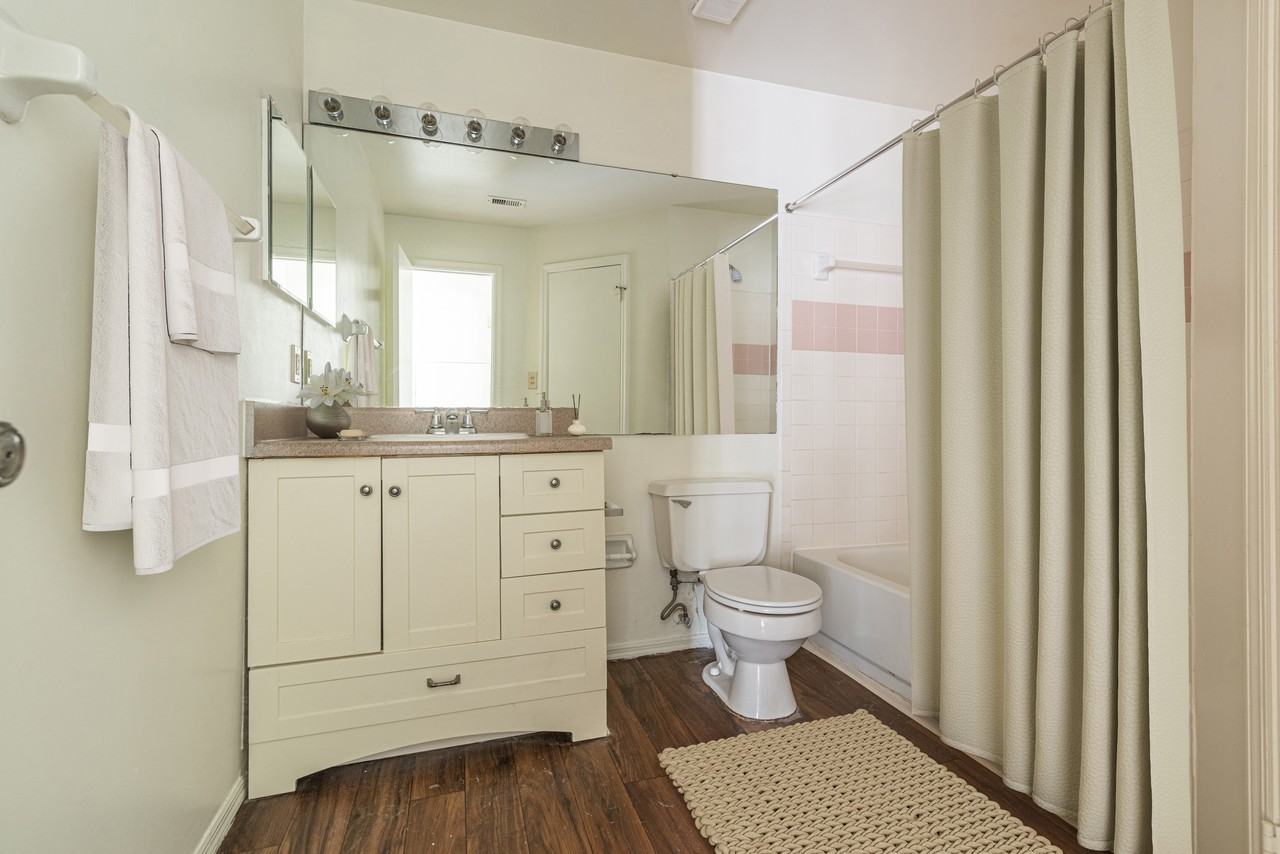 Colonial Pointe - Photo 6 of 100