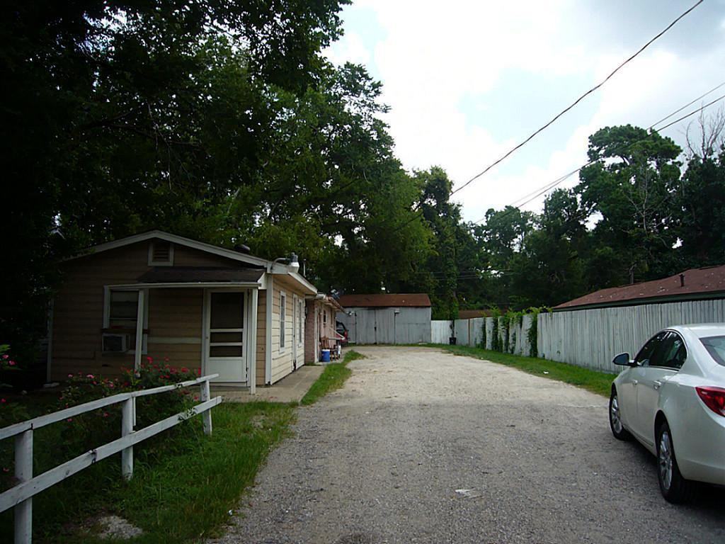 14235 Alderson St - Photo 3 of 5