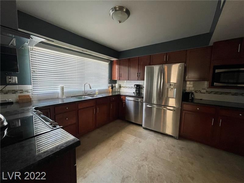 1332 5th Pl - Photo 3 of 33