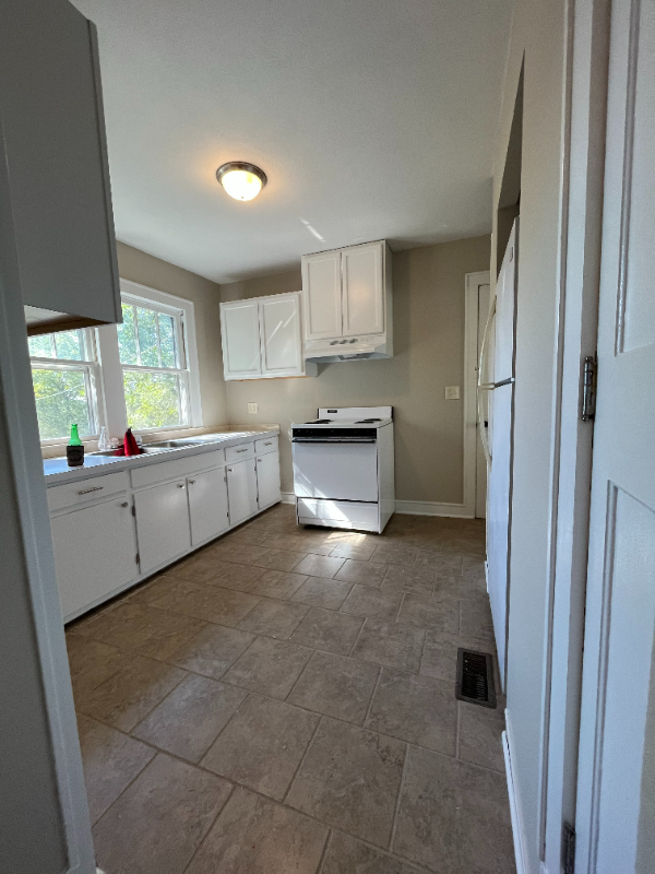 517 Worcester St - Photo 2 of 8