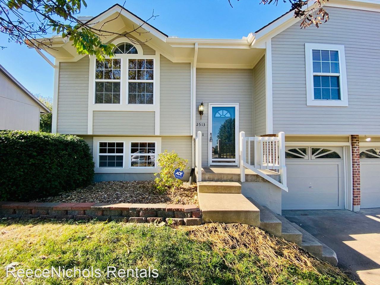 2513 Se Winchester Dr - Photo 2 of 28