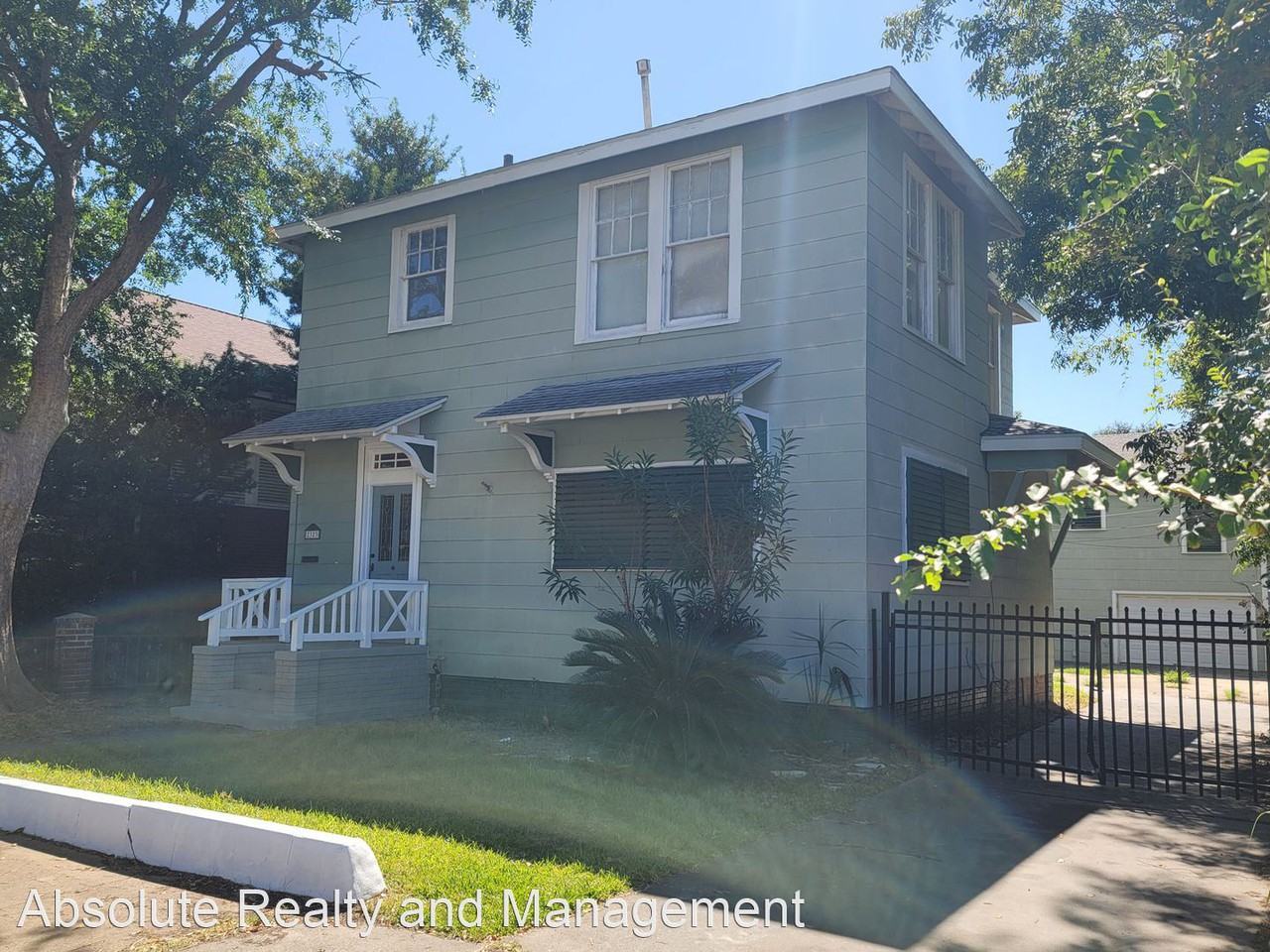 2323 Avenue N Apartments in Old Silk Stocking Historic District