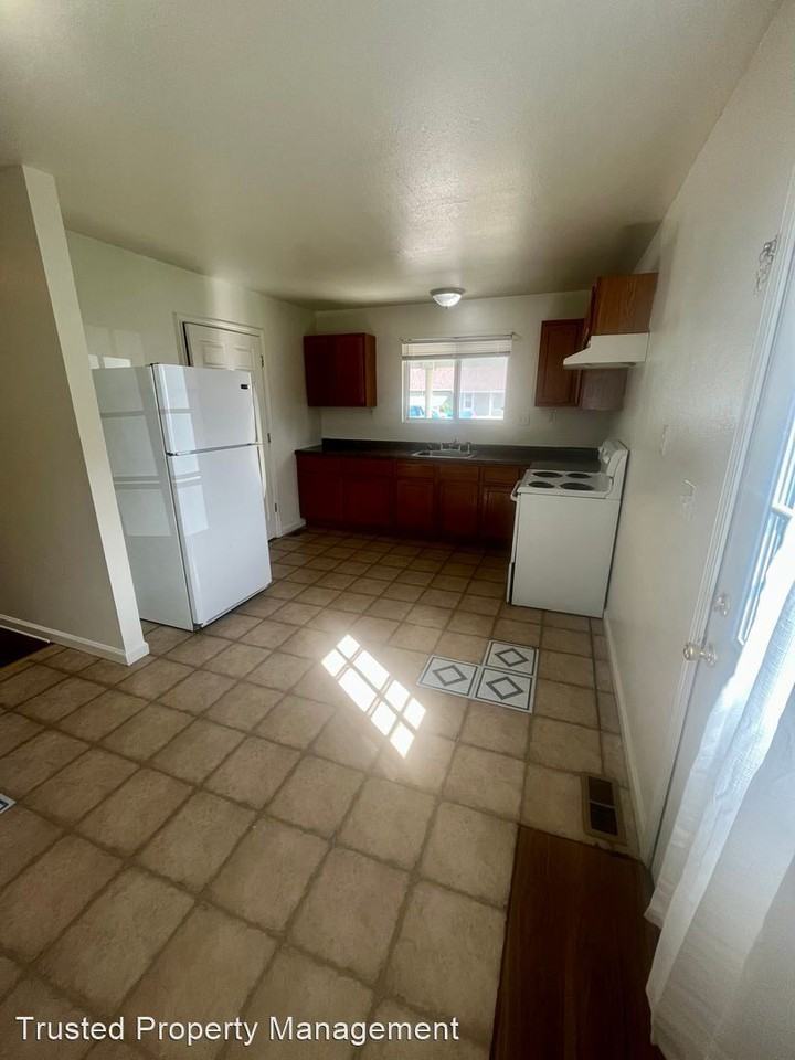 256A, 256B College Street Apartments in Bourbon, MO 65441 Zumper