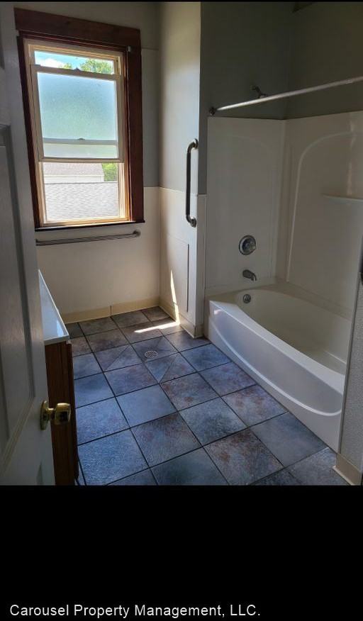 1332 E Walnut St - Photo 2 of 5