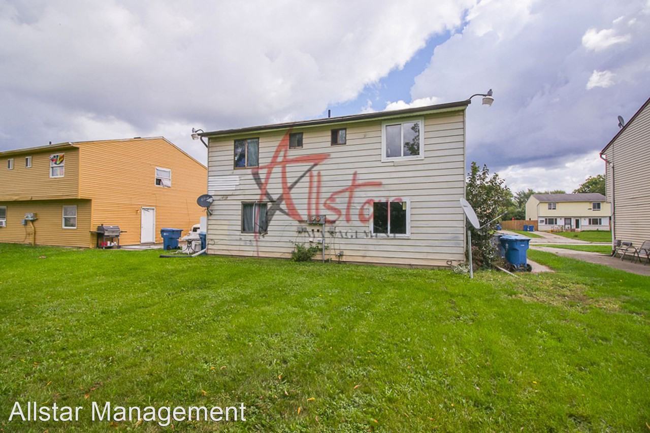 1316 Massachusetts Ave - Photo 2 of 25